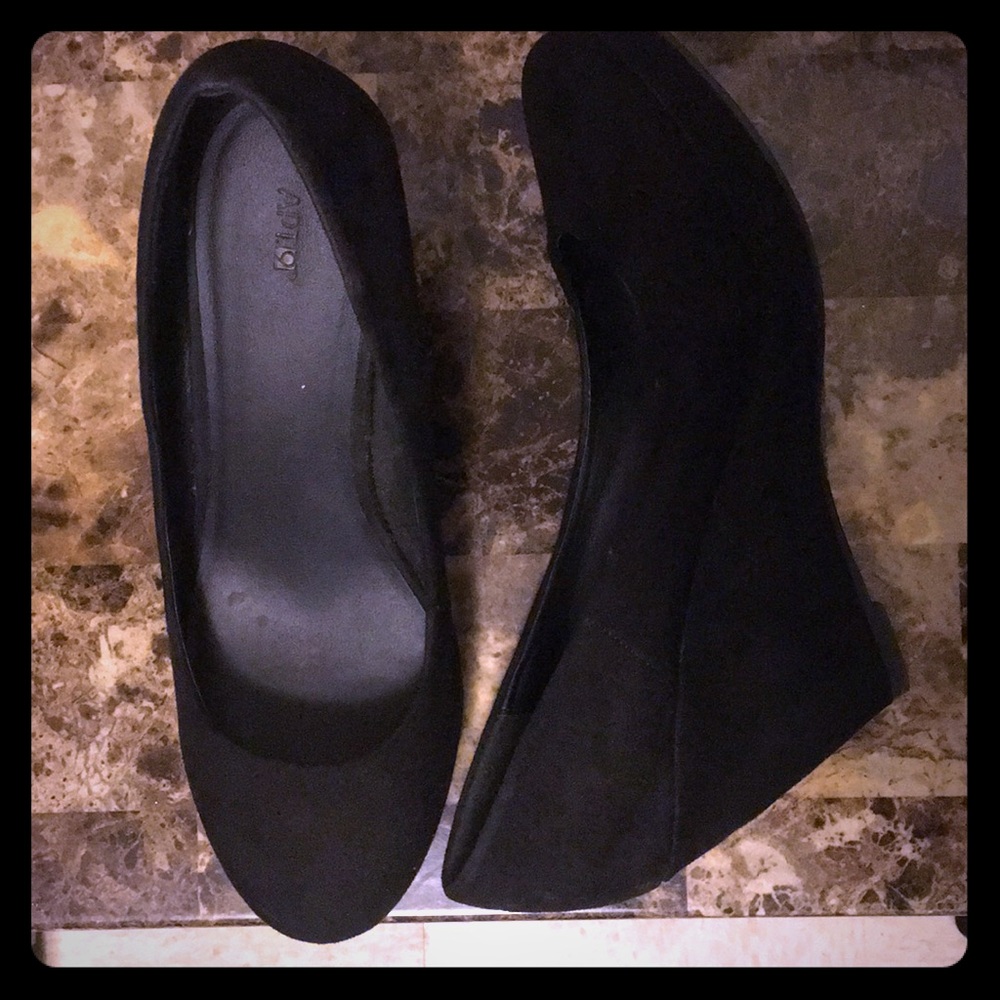 Apt. 9 Black Slip On Suede Wedges